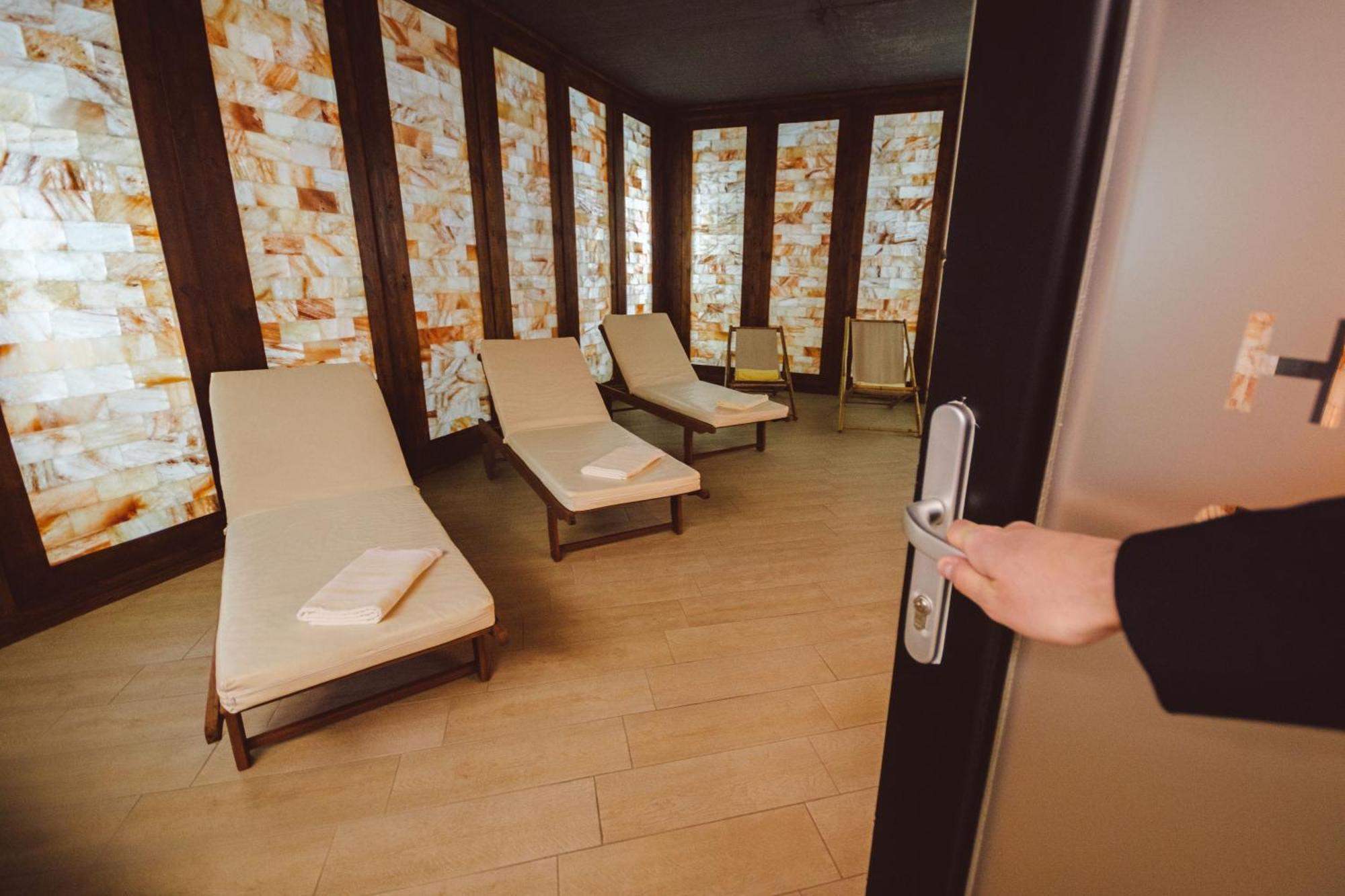 Star Hill Hotel & Spa Pristina Exterior photo